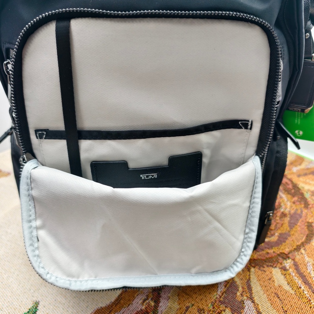 🌺Tumi Voyageur Nylon Backpack | Women's Commuter Bag - Picture 5 of 6